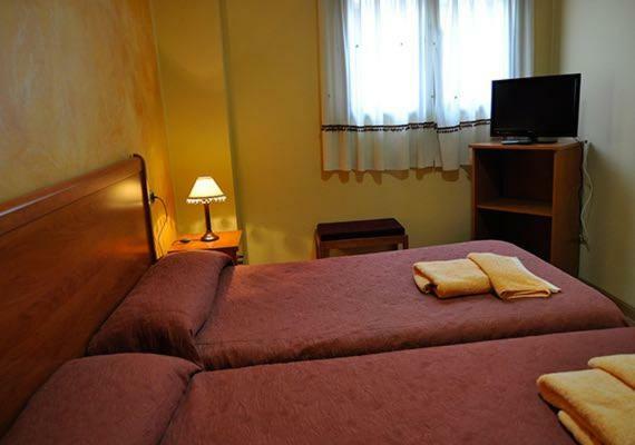 Hostal Puerta Del Valle La Cisterniga ภายนอก รูปภาพ