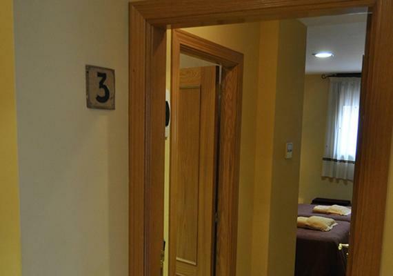 Hostal Puerta Del Valle La Cisterniga ภายนอก รูปภาพ
