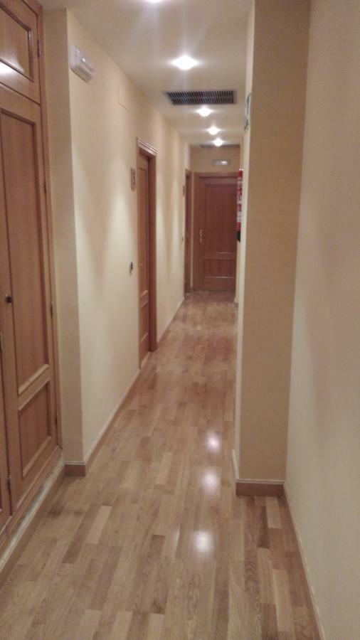 Hostal Puerta Del Valle La Cisterniga ภายนอก รูปภาพ