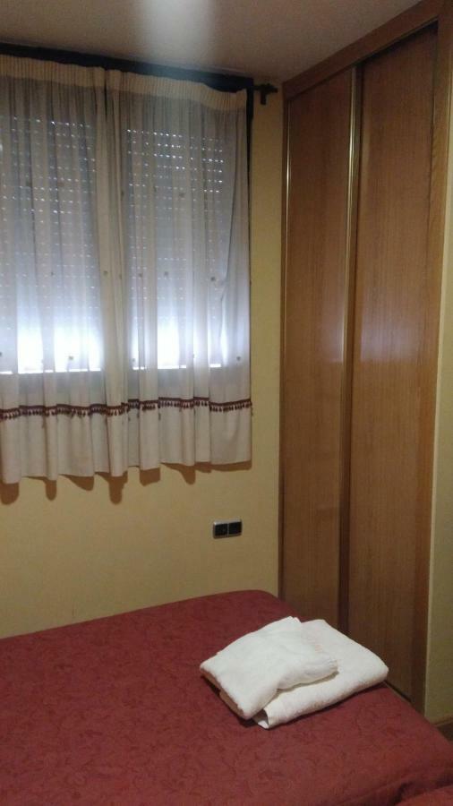 Hostal Puerta Del Valle La Cisterniga ภายนอก รูปภาพ