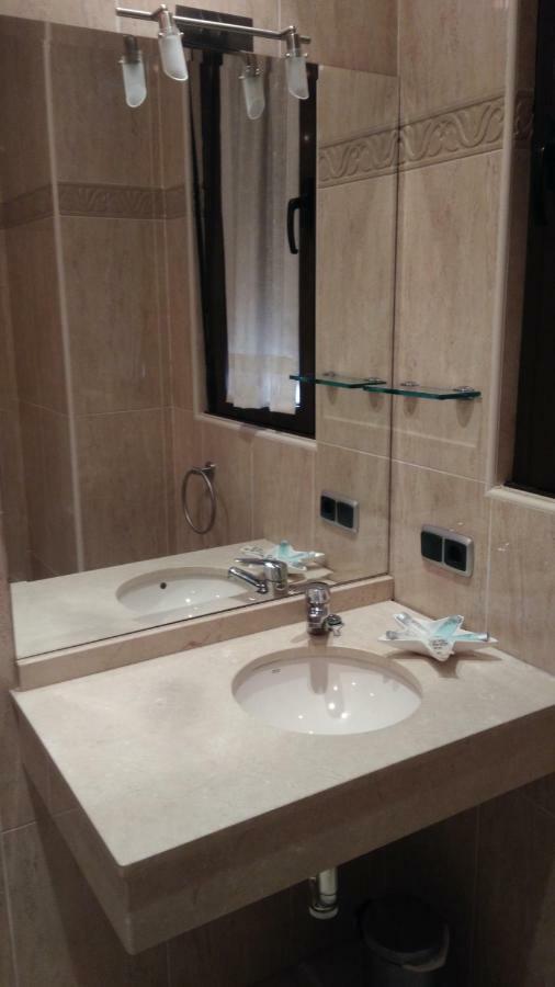 Hostal Puerta Del Valle La Cisterniga ภายนอก รูปภาพ